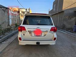 تۆیۆتا لاند کروزەر